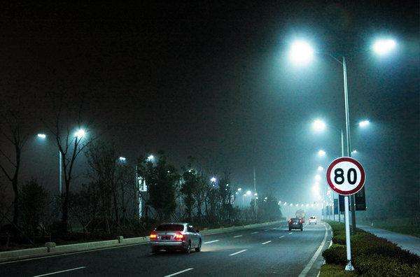 东莞91香蕉视频在线下载照明LED路灯在雨雾季节增强道路安全的优势