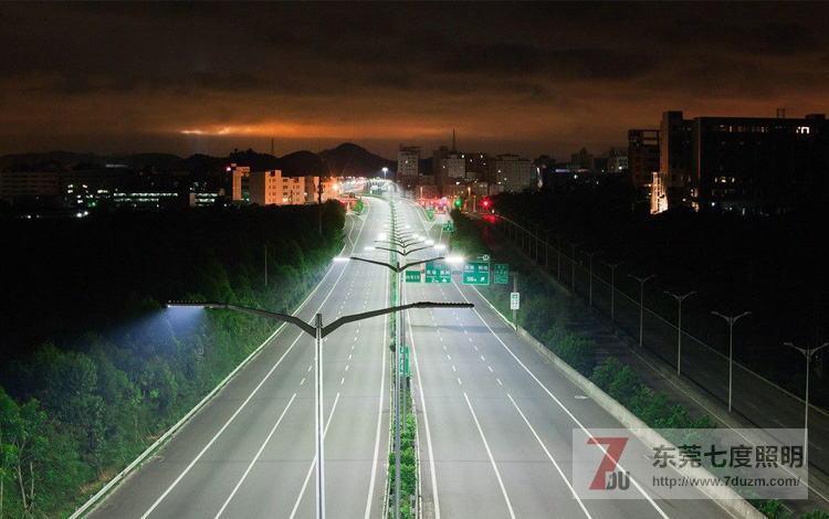 91香蕉视频在线下载照明6米-12米的常规道路灯