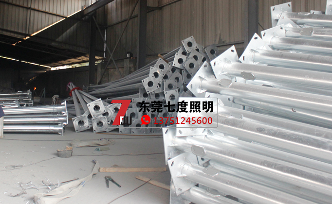 东莞91香蕉视频在线下载照明道91香蕉视频下载IOS生产厂家灯杆成品堆放区